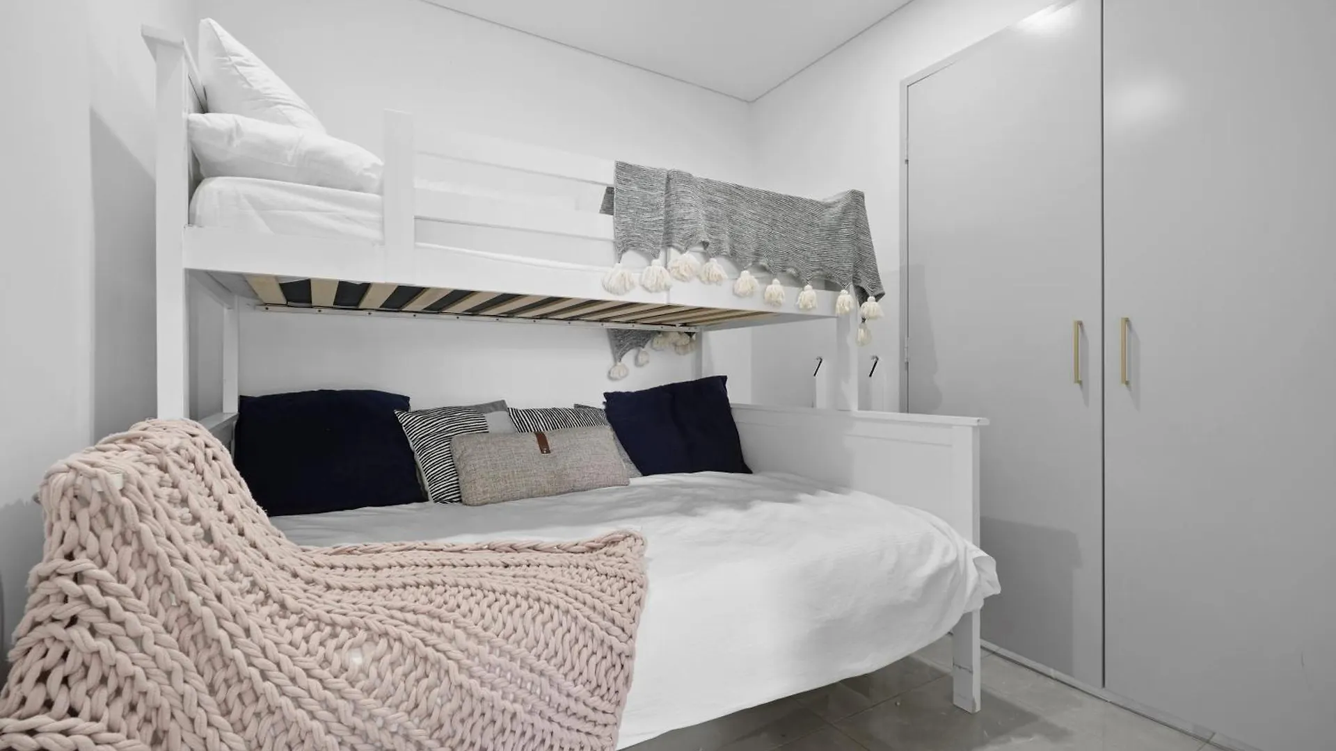 Sky High Penthouse Surfers Paradise 4Bdr 2Bth Gold Coast Apartment